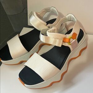 Sorel Kinetic Impact Y Strap Lug Platform Sandals Size 9